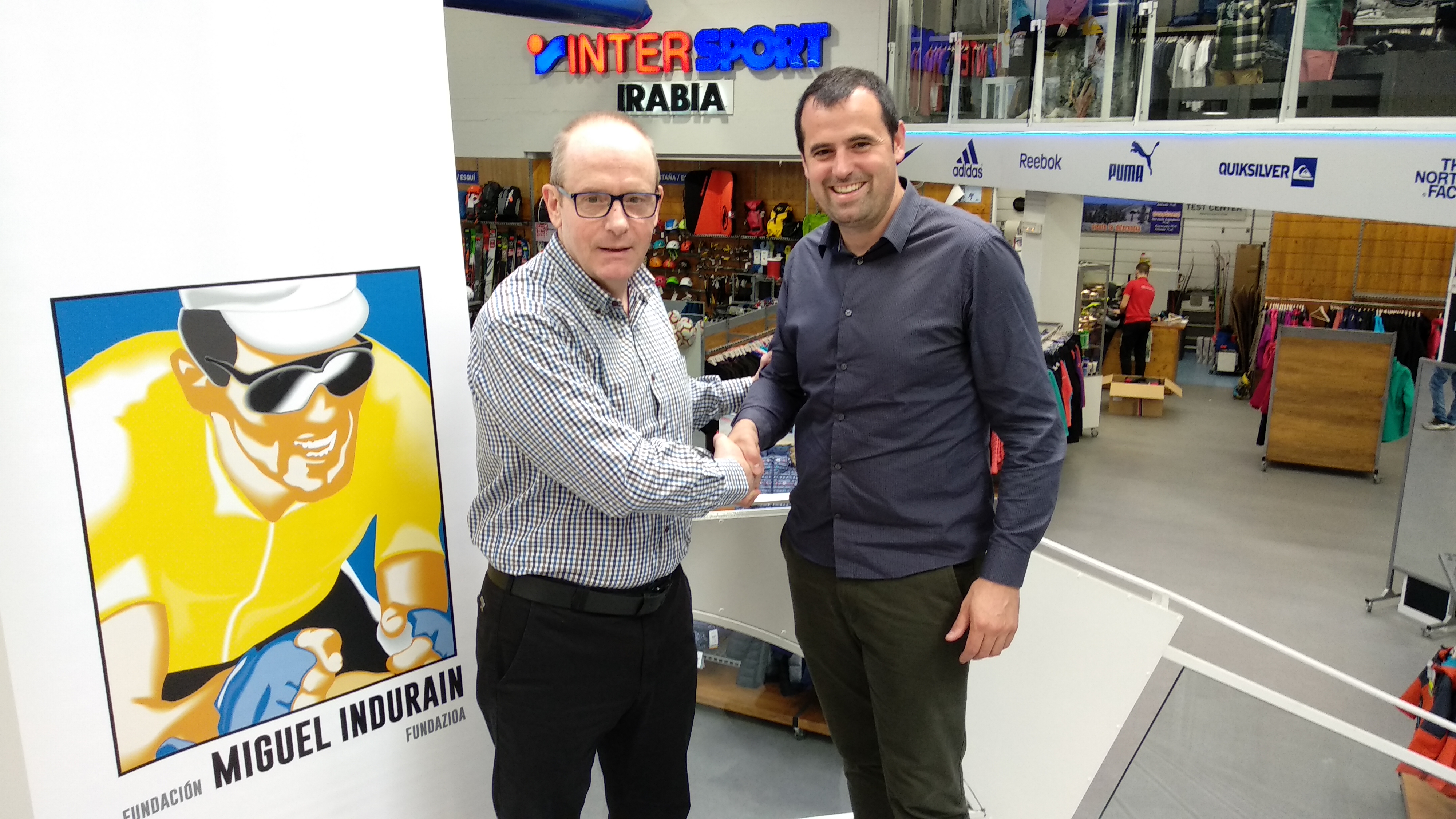 La Fundación e Intersport Irabia firman su acuerdo de patrocinio